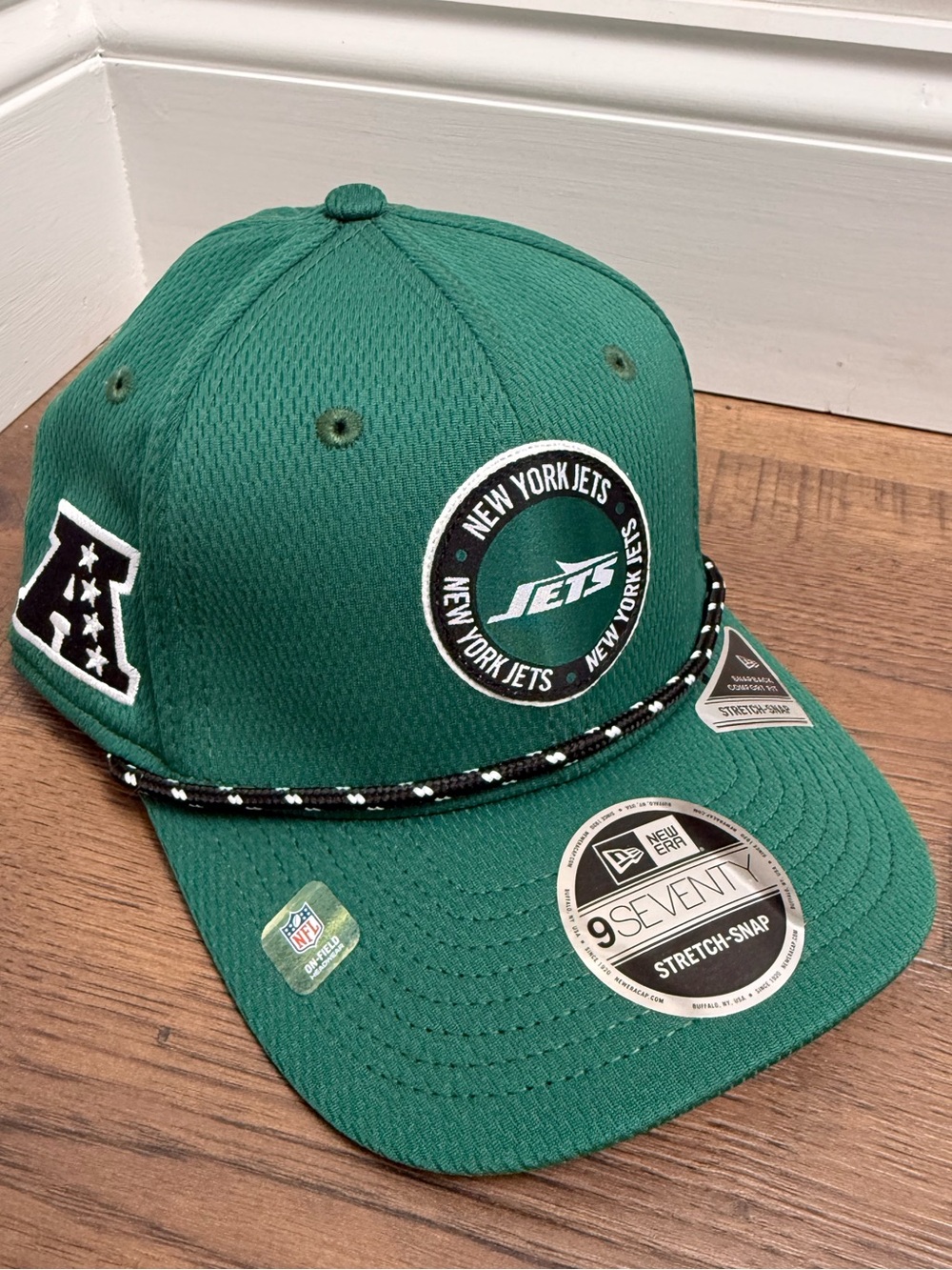 New Era New York Jets 9SEVENTY 2024ā Sideline Stretch-Snap Snapback Rope Cap Hat